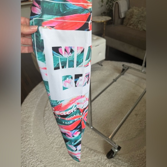 Tropical Green and white Fitness Outfit set Bra and Leggings Size Medium NWT New - Picture 8 of 16